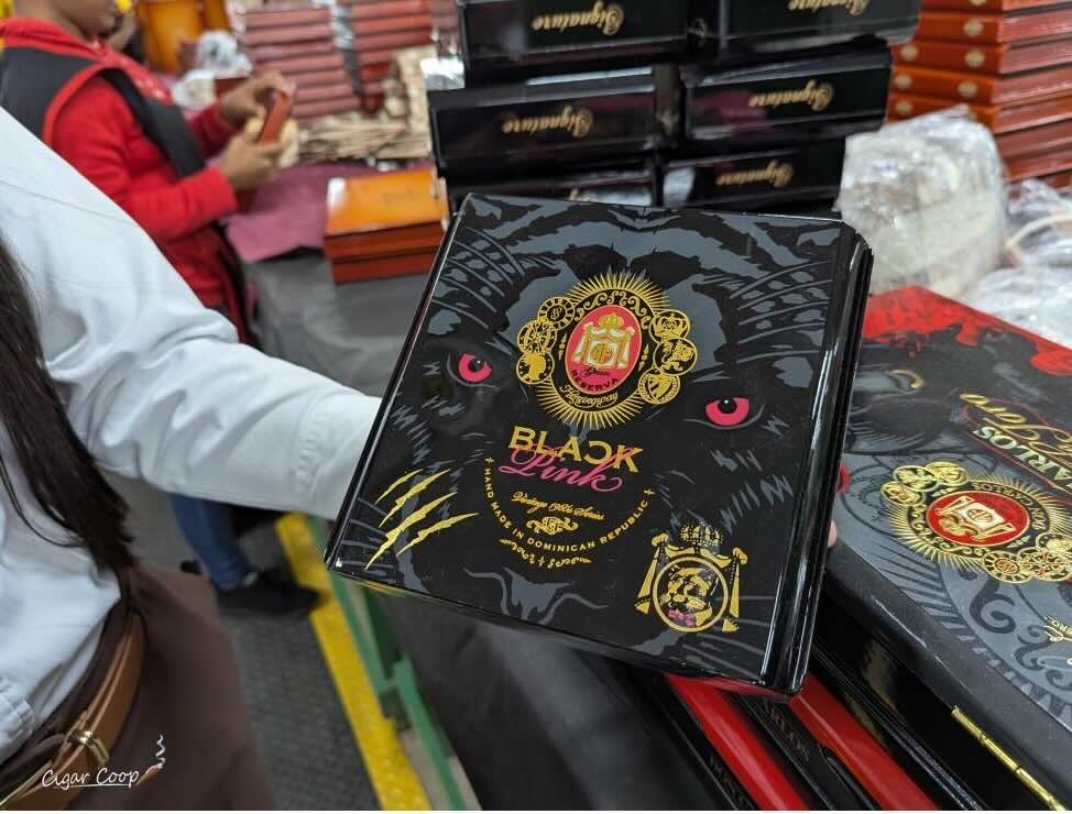 Arturo Fuente Vintage 1960年代黑粉紅款即將發售