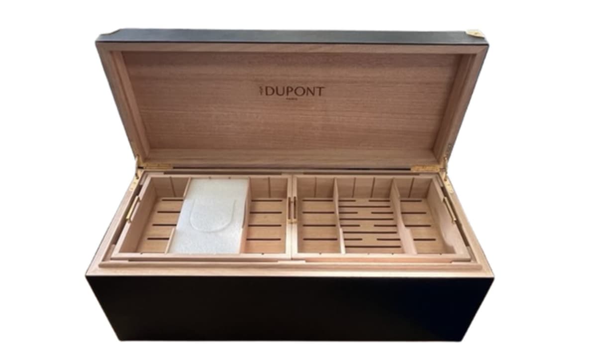 S.T. Dupont於2026 PCA展會展示行李箱型雪茄箱 | 雪茄新聞