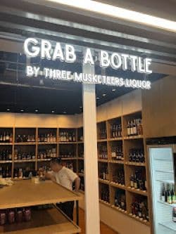Grab a Bottle by Three Musketeers Liquor (酒、威士忌、雪茄)