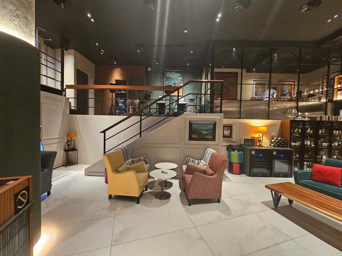 The Connoisseur Divan
