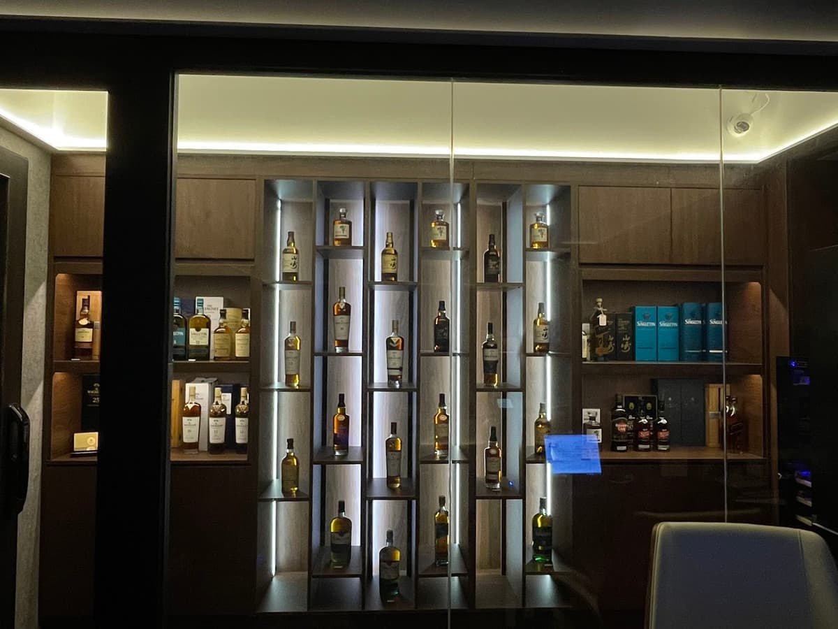 V Lounge - Cigar & Whiskey