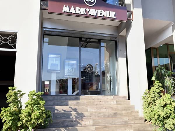 幾內亞的 Habanos 點 "68 Mark Avenue"
