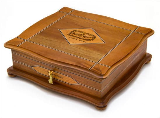 Habanos s.a. 介紹古老 Ramón Allones 雪茄盒的複製品
