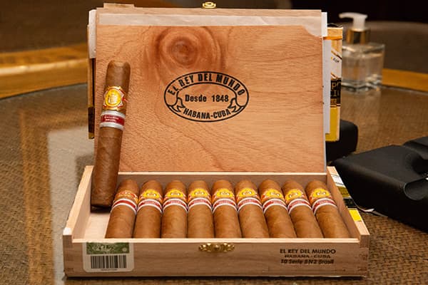 區域版發佈EL REY DEL MUNDO – “SERIE B Nº2 BRASIL”